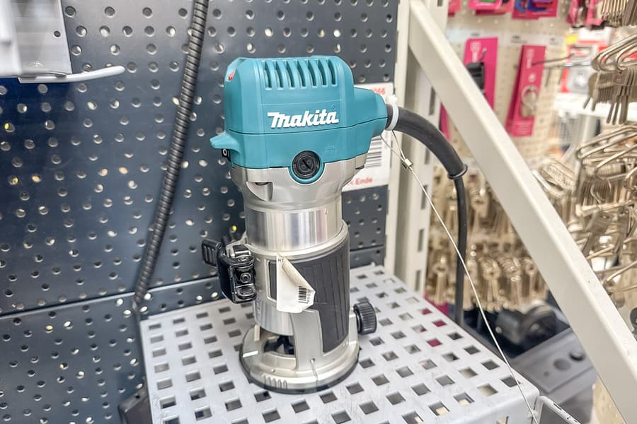 Einhandfräse Makita RT0702C